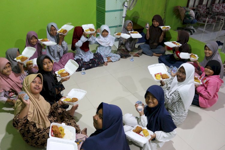 Ziran dan Tiara Naik Becak untuk Buka Bersama Santri Rumah Tahfidz Al-Haadi