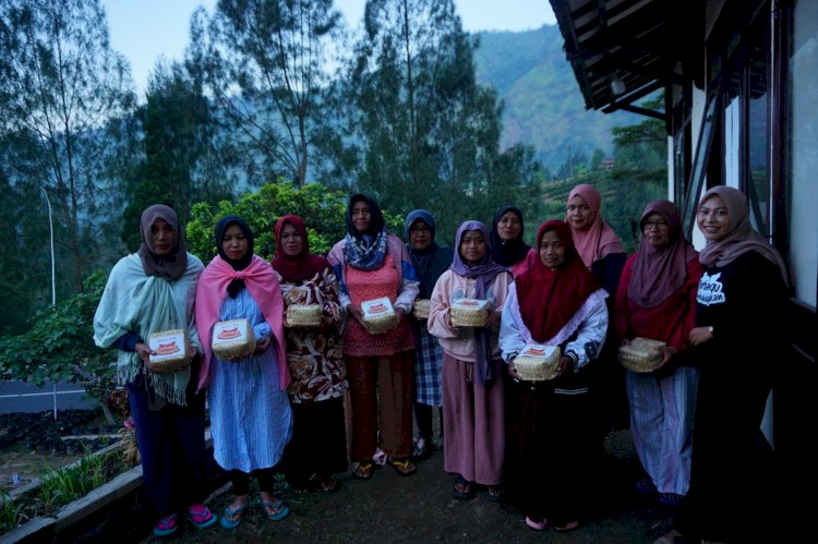 Berbagi Daging Qurban Untuk Masyarakat Dan Santri Kampung Qur'an Bromo